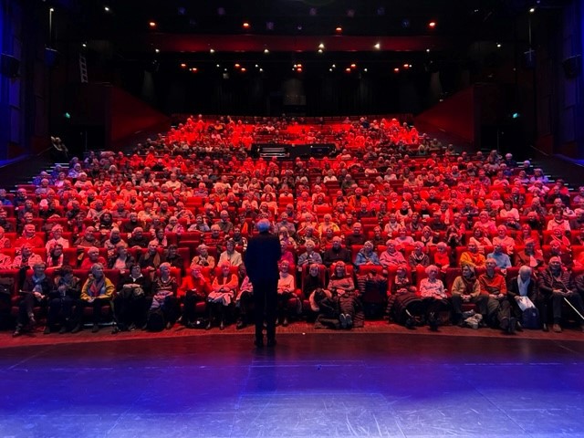 Eva Bratholm og Joar Hoel Larsen fylte Bølgen